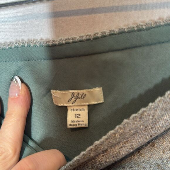 J.Jill Elegant Gray Stretch Floral Embroidered Wool Blend A-Line Skirt. Size 12. - Picture 6 of 8